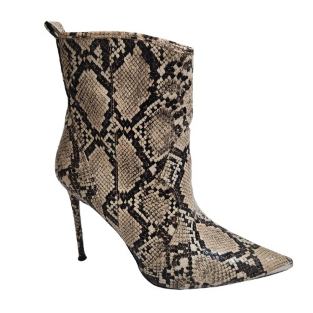 ⬇️Winnie Harlow x Steve Madden Tina Snakeskin Stiletto Boots
